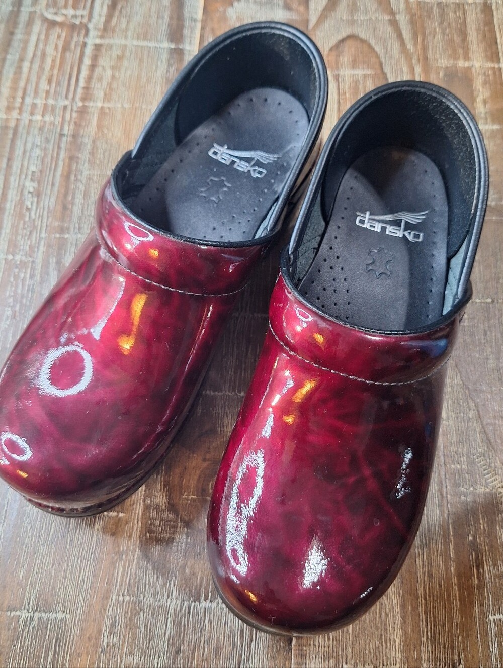 Dansko Womens 36 Red Shiny Clogs Size 5.5-6 USA Slip On Nurse Shoe Nwot - Picture 2 of 5